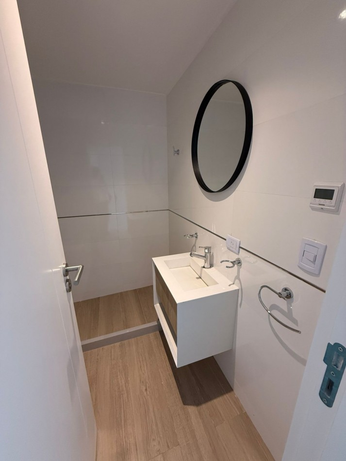 2 Amb a la calle c/ Balcon y vista lateral al Mar 