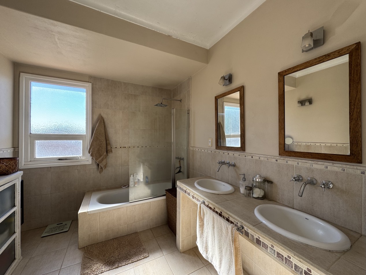 Venta - Casa 4 ambientes Excelente estado -  Coronel Vidal 