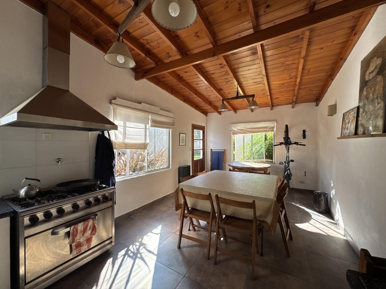 Venta - Casa 4 ambientes Excelente estado -  Coronel Vidal 