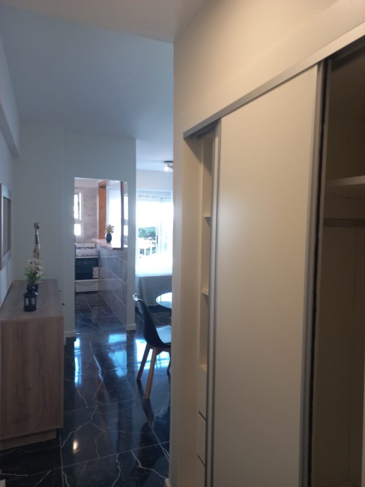 1 ambiente a la calle con Balcon - Reciclado Zona Macrocentro 