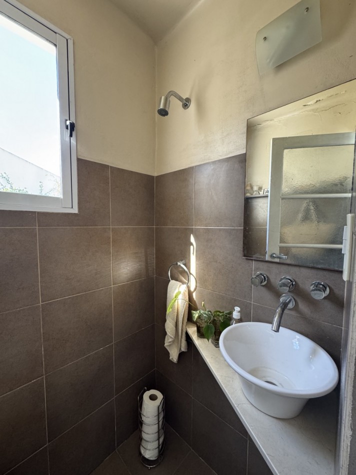 Venta - Casa 4 ambientes Excelente estado -  Coronel Vidal 